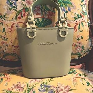 Salvatore FERRAGAMO bucket purse!